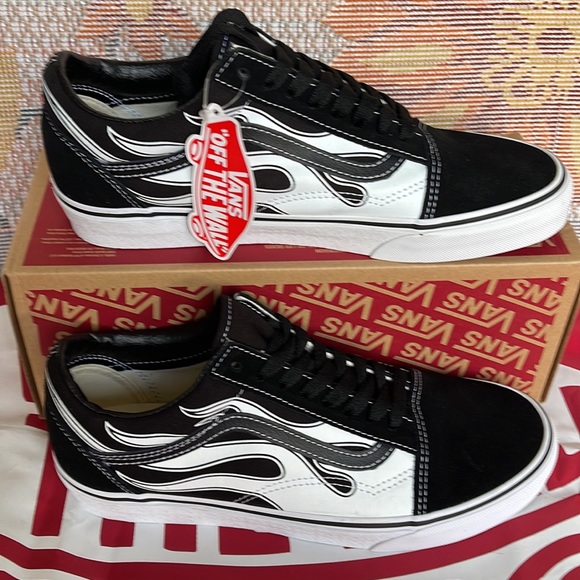 Vans WMNS Old Skool
(Flame) Black/White
VN0A38G1K68
Sneakers - Picture 2 of 16